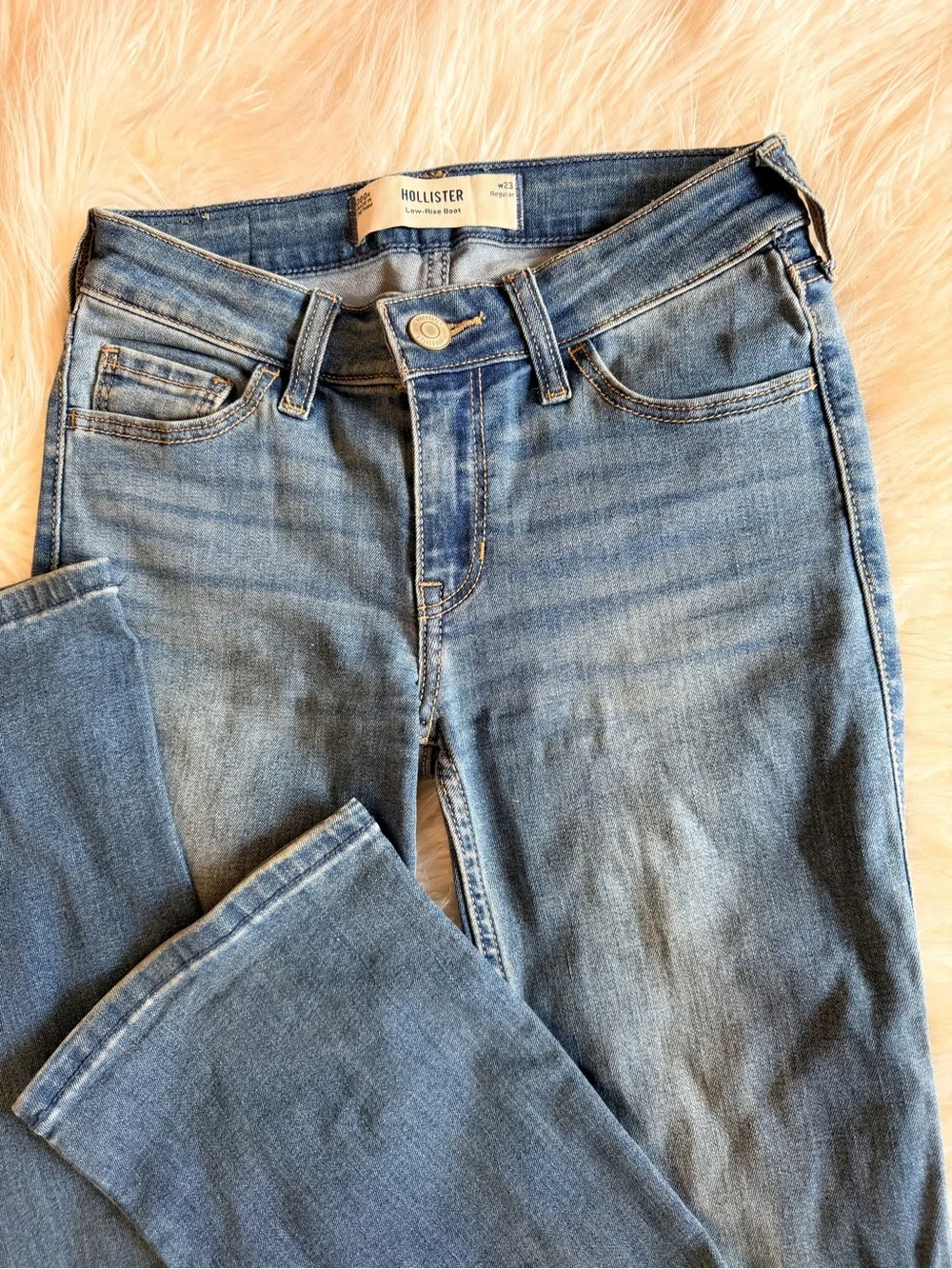 Hollister Women's Straight Leg Medium Blue Denim Jeans